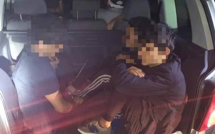 Egy éjszaka, három helyszín, négy embercsempész