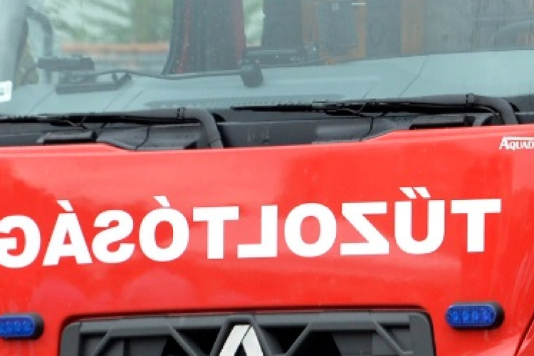 Földalatti vezetékben keletkezett elektromos robbanás a székesfehérvári városházánál