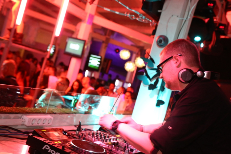 Club Mundo -  House Classic w/ Sterbinszky   Newl 2013.06.15. (szombat)