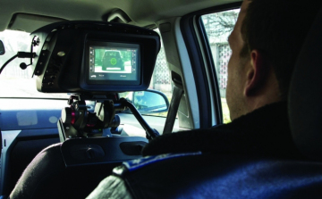 Csaknem kilencszáz helyen ellenőrzi a rendőrség a sebességhatár túllépését