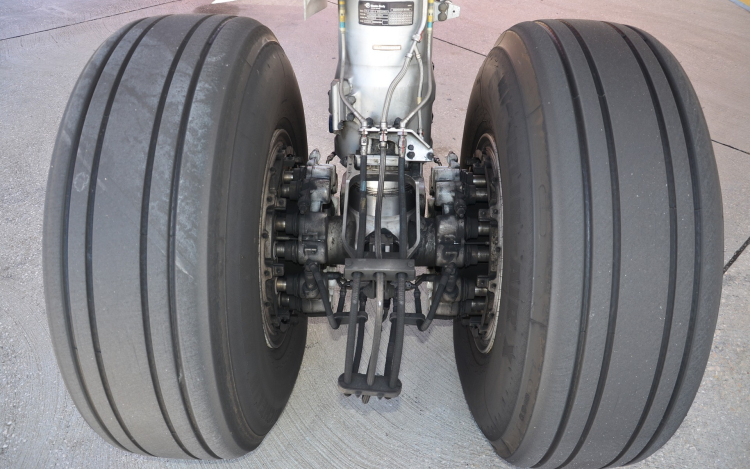 Akár egy évre is rács mögé kerülhet az a pilóta, aki behúzott futóművel landolt