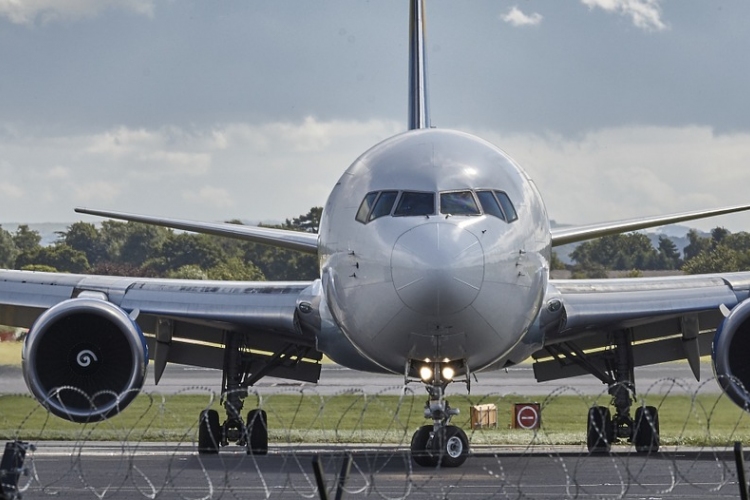 A Boeing befejezte a vitatott 737 MAX típusú repülőgépek szoftverjének frissítését 