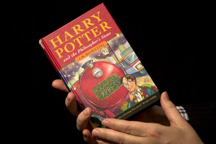 Rekordösszegért kelt el egy elsőkiadású Harry Potter könyv