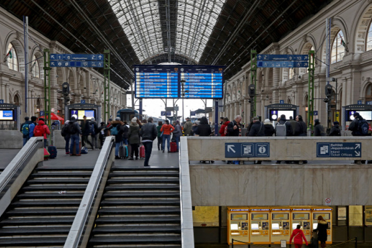 Gázolt a vonat, késnek a járatok