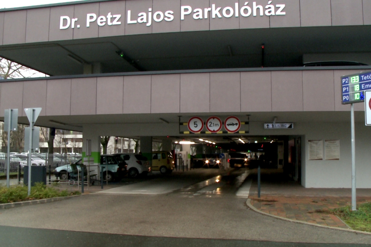 Vandálok a parkolóházban