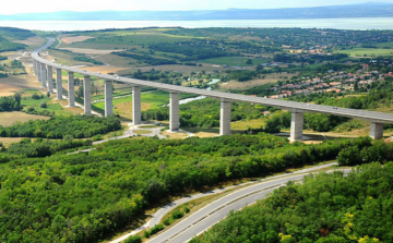 Öngyilkos lett egy fiatal férfi, levetette magát a viaduktról