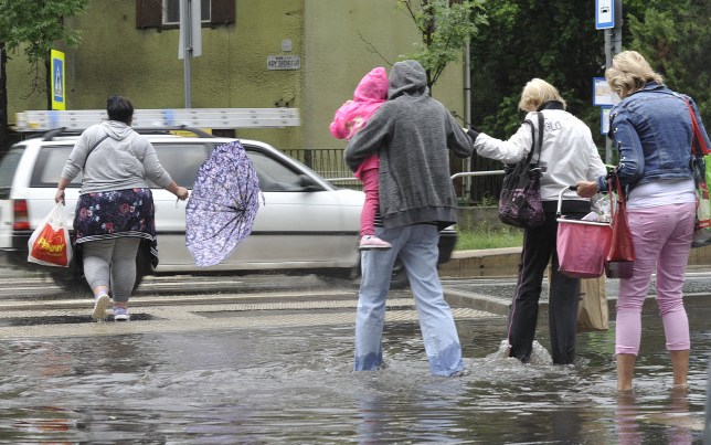 Viharriasztást adtak ki az egész ország területére