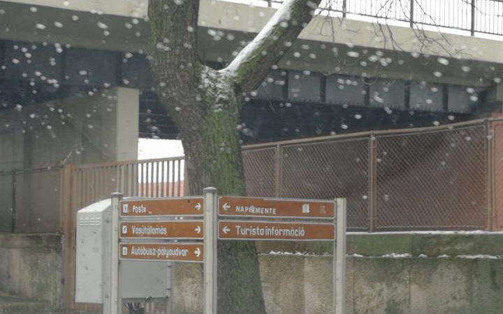 Győrben már a naplementét is tábla jelzi