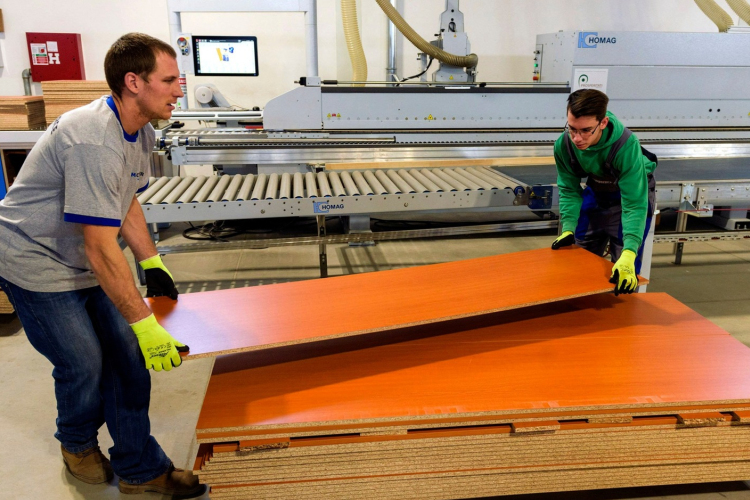 Javulnak a magyar cégek termelési mutatói