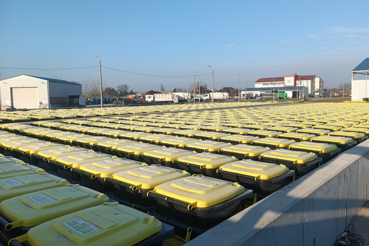 Várhatóan februárban osztják a sárga fedelű kukákat