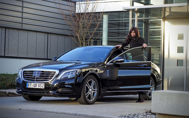 Hogyan legyen újra csillogó megfakult autónk fénye?