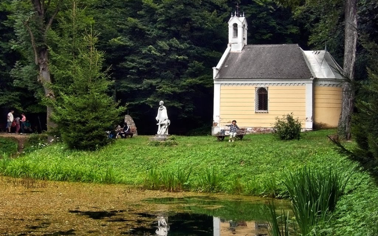 Családi programok és hagyományos mesterségek bemutatói a faünnepen Bakonybélben