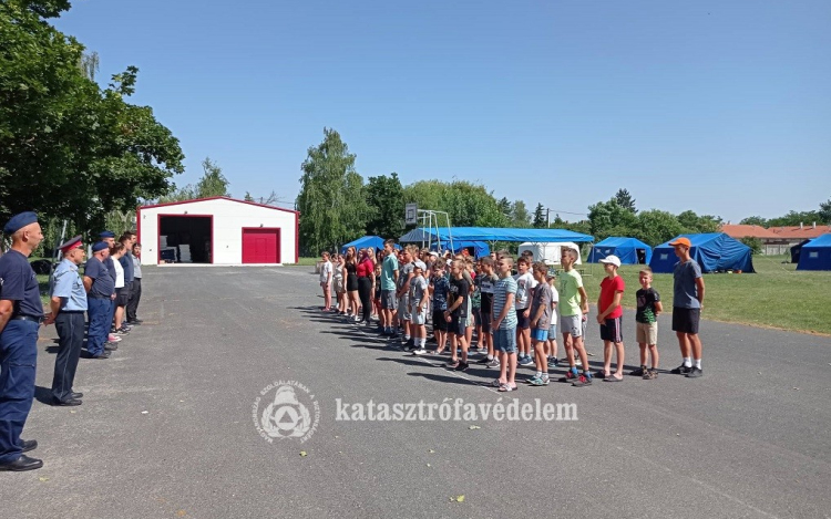 Elstartolt a tűzoltótábor Sáráspusztán