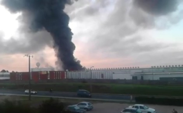 Hatalmas tűz Győrben