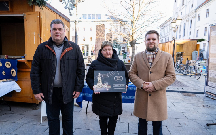 Adventi Jótékonysági Faház: 19 szervezetet támogathatunk