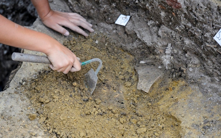 Hétezer éves piacot találtak a régészek Prágában