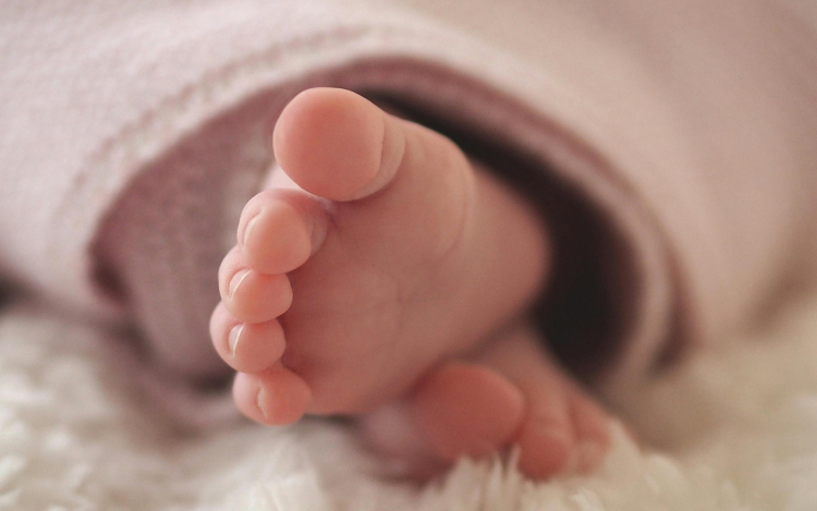 Szülész orvos kisfia lett az első baba