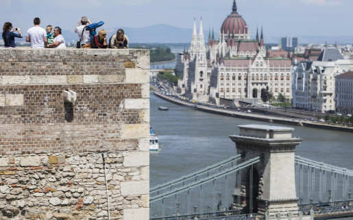 Koronavírus: Húsvétra teljesen visszaeshet a vendégforgalom a turizmusban