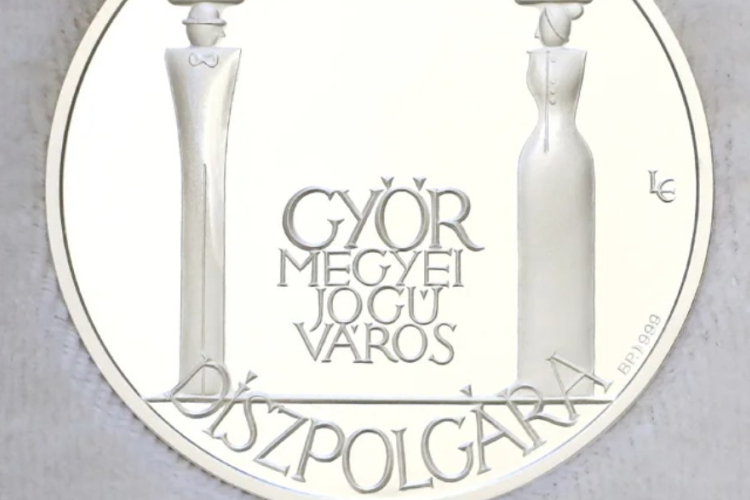 Díszpolgári címre, Pro Urbe-díjra lehet javaslatot tenni