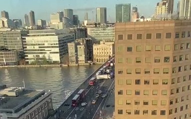 Késes terrortámadás a London Bridge-en, egy halott, több sérült, a rendőrök lelőtték a támadót