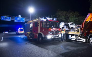 Hárman haltak meg az M7-esen