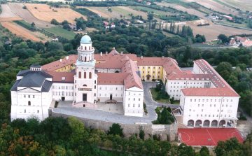 Pannonhalmán és Szombathelyen egyszerre nyílik Szent Márton-kiállítás