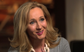 J. K. Rowling egy új története a gardróbjában lóg egy alkalmi ruhára írva