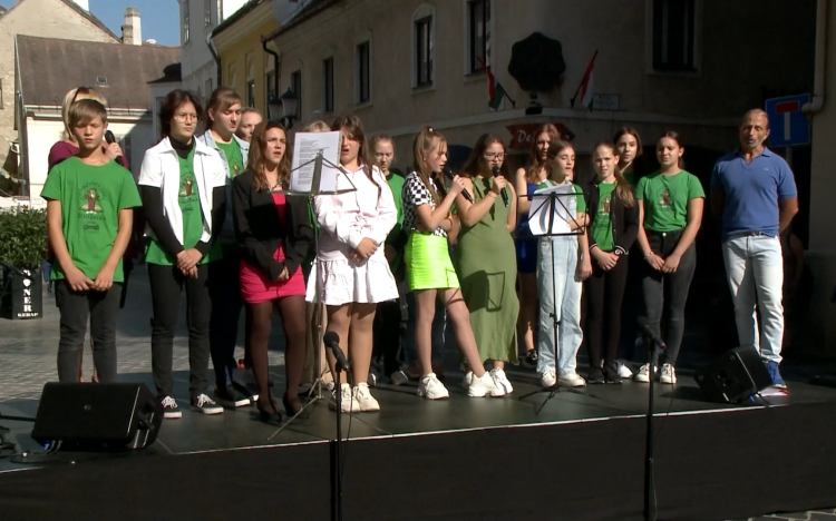 Zenevarázs a Baross úton