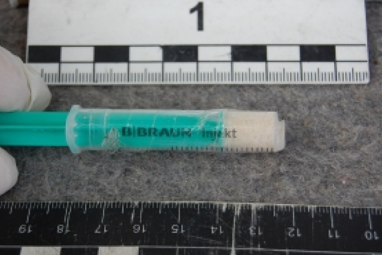 Drog lapult a zsebében