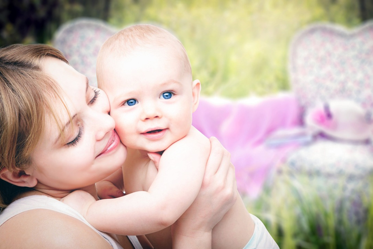 Online anyák napja a Ringató egyesülettel