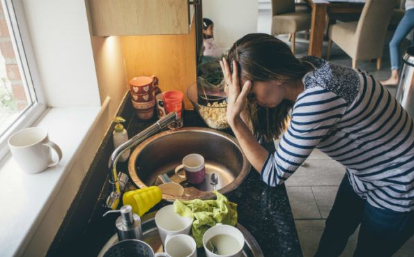 Hány órát tölthet el egy anyuka a karácsonyi készülődéssel? 