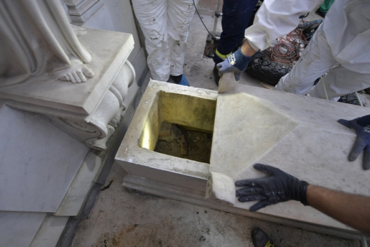 Rejtett sírkamrát találtak a Vatikánban egy eltűnt lány földi maradványainak keresése közben