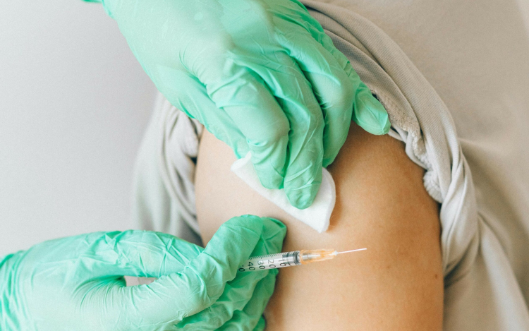 Szamárköhögés: javasolják a betegség elleni emlékeztető oltás a várandósoknak