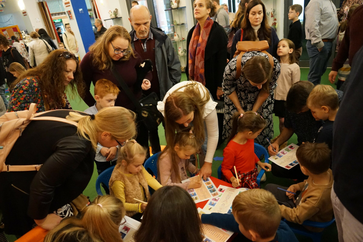 A Tücsök Panzióval elindult a Vaskakas Bábszínház idei évada