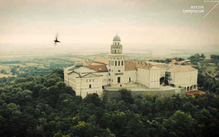 Jubilál az Arcus Temporum Pannonhalmán