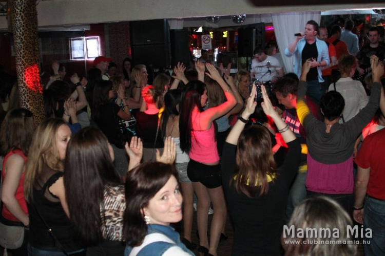 2013.04.19.Péntek Mamma Mia Kasza Tibi élő clubkoncert Fotók.árpika