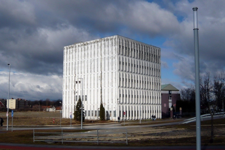 Pár év és rá sem fogsz ismerni! A tudomány szolgálatába áll az ikonikus betonkocka