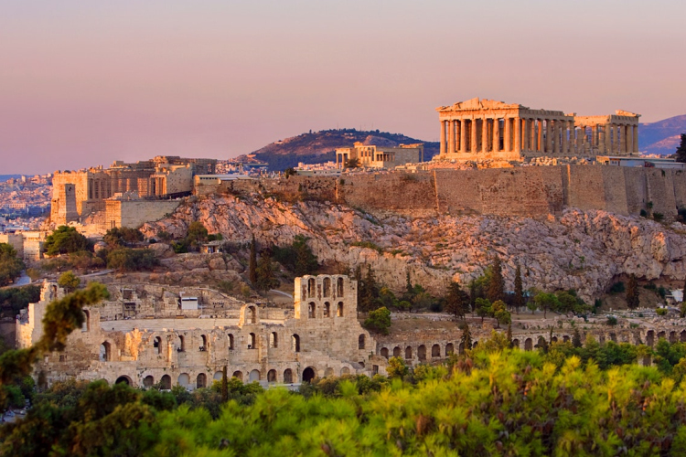 Kézigránátot dobtak egy athéni rendőrkapitányságra