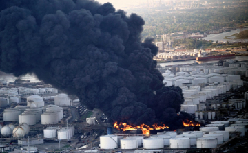 Napok óta lángokban egy Houston közeli kőolajfinomító 