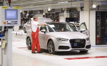 Közel tízezer elbocsátást jelentett be az Audi 