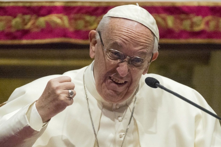Pedofiliavádak miatt a Vatikánba mennek a pápához a chillei püspökök
