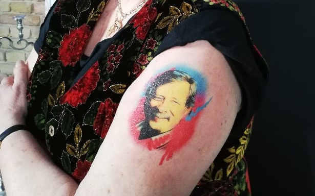 Magdi anyus a karjára tetováltatta Vili bácsit