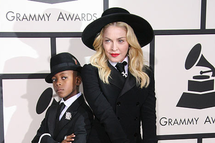 Madonna Lisszabonba költözött fia focikarrierje kedvéért