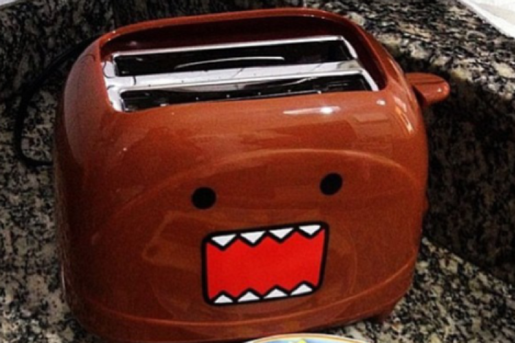 Kenyérpirítóból szabadították ki a tűzoltók a férfi nemiszervét