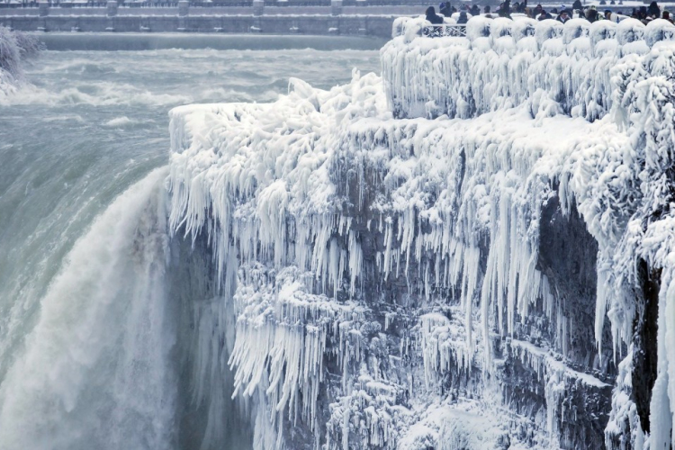 Mesés látványt nyújt a befagyott Niagara