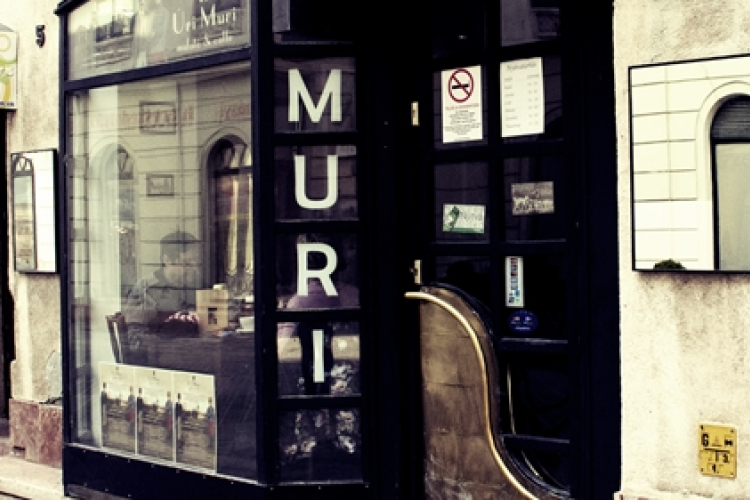 Időutazás Győrben az Úri Muri mulató & cafféban