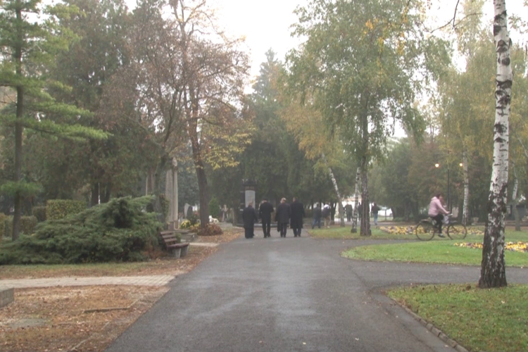 Sokan garázdálkodnak a temetőknél