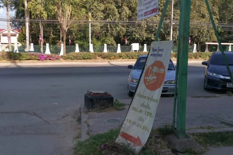 Öt évet kaphat a postaládát ledöntő turista Thaiföldön