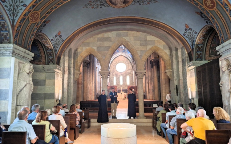 Bejárná Miklósa Erikával a pannonhalmi bazilikát? 