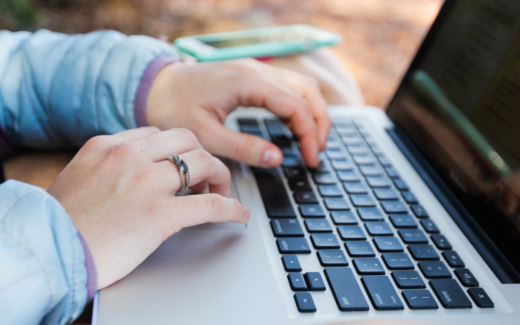 Figyelem! Online a legegyszerűbb